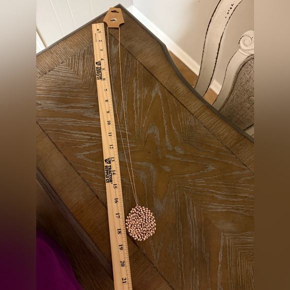 🎉HP🎉Beautiful, rose colored necklace with gorgeous, rose colored medallion.🎉HP🎉 - Picture 4 of 4